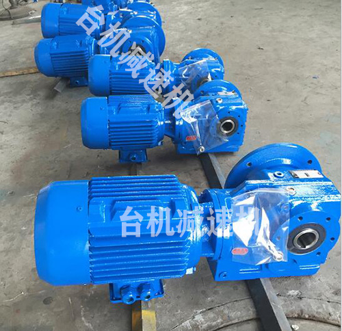 加工中空軸裝式斜齒輪減速機(jī)-從擇廠開始
